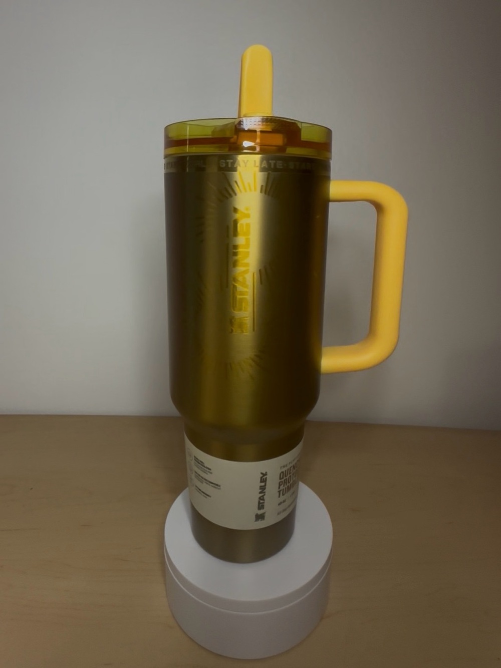 Authentic The flip straw Stanley MESSI Metallic/Gold Quencher Tumbler